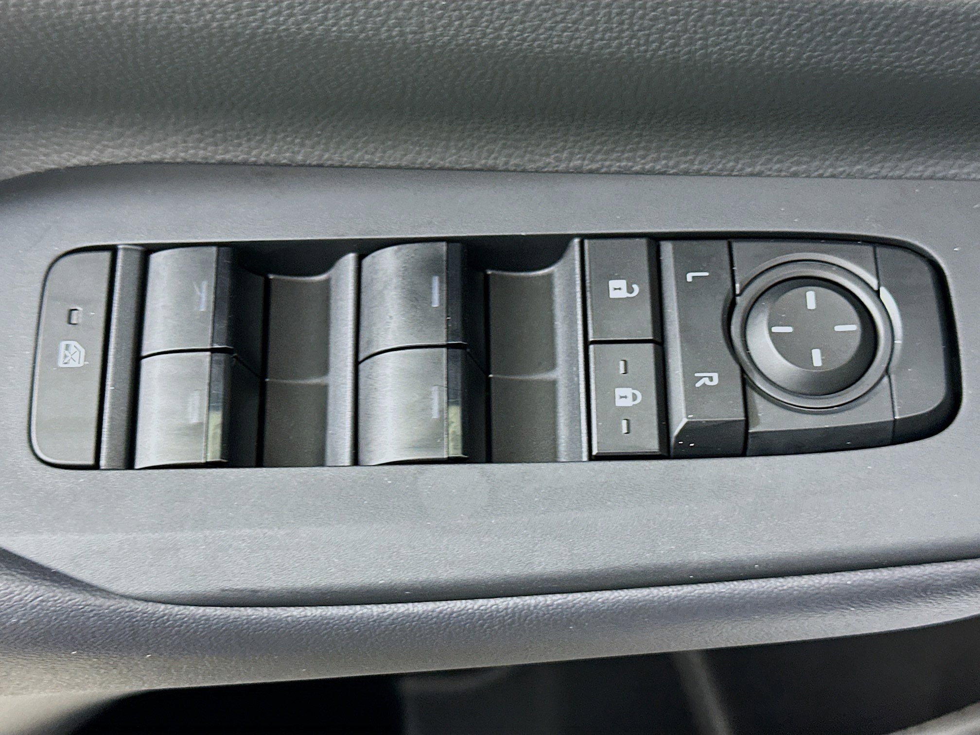 Used 2025 Toyota Prius LE image 15