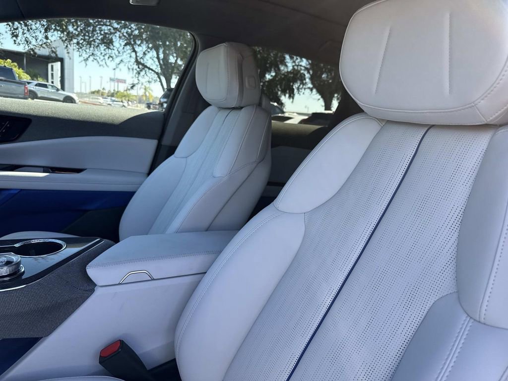 New 2026 Cadillac Optiq Luxury 2 image 21