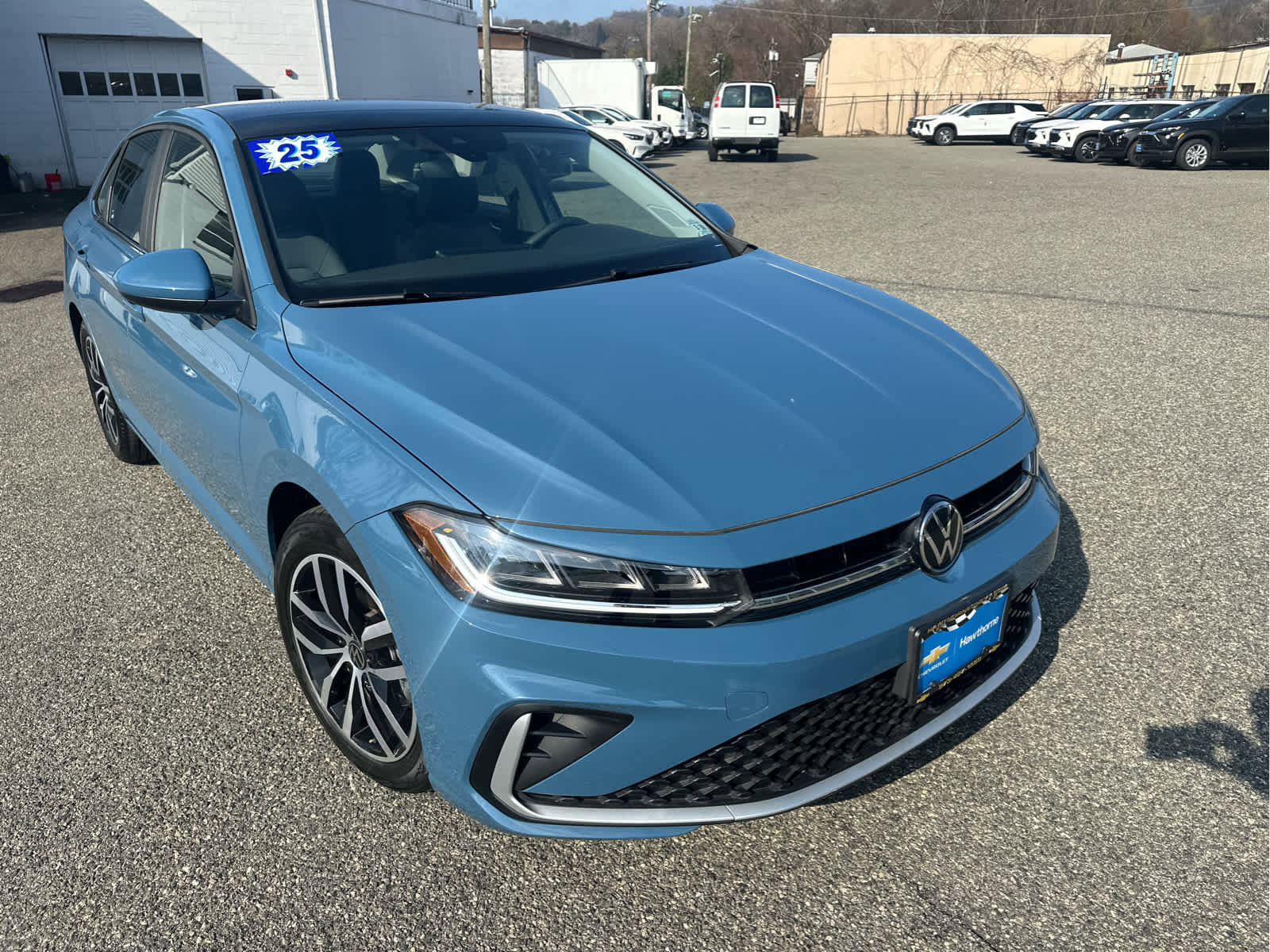 Used 2025 Volkswagen Jetta SE w/ Sunroof Package image 2