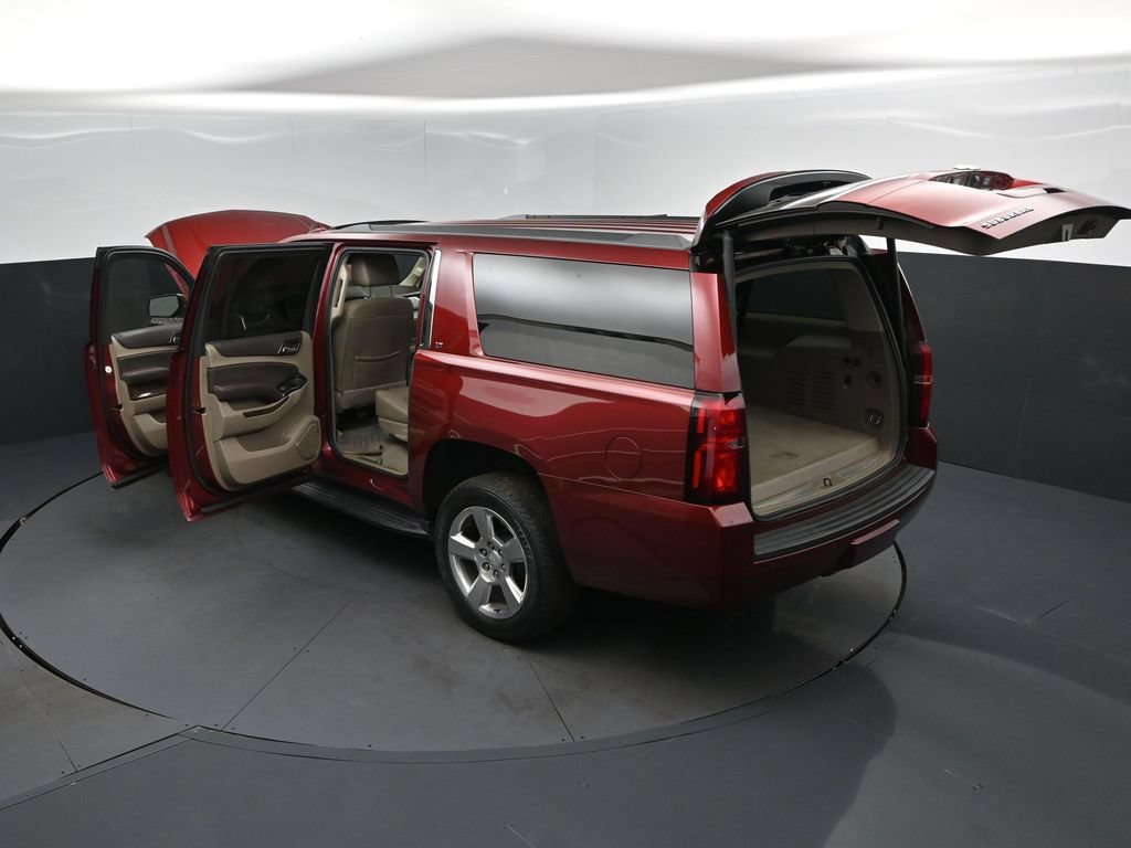 Used 2020 Chevrolet Suburban LT w/ Luxury Package RWD image 2