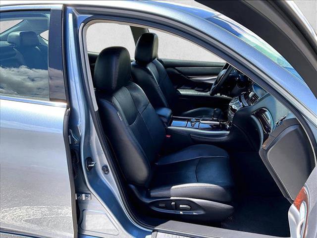 Used 2018 INFINITI Q70 Luxe RWD image 9
