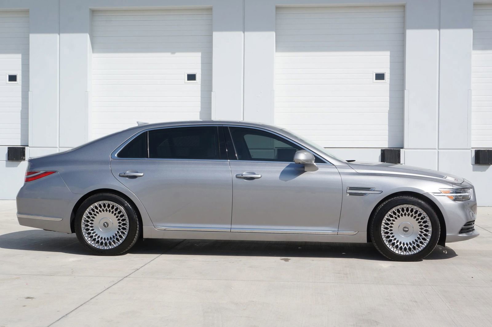Used 2020 Genesis G90 3.3T Premium image 16