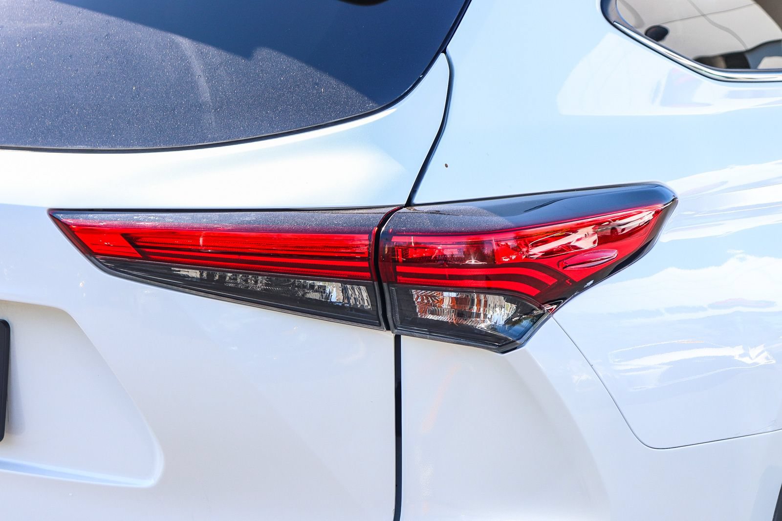 Used 2021 Toyota Highlander L FWD image 8