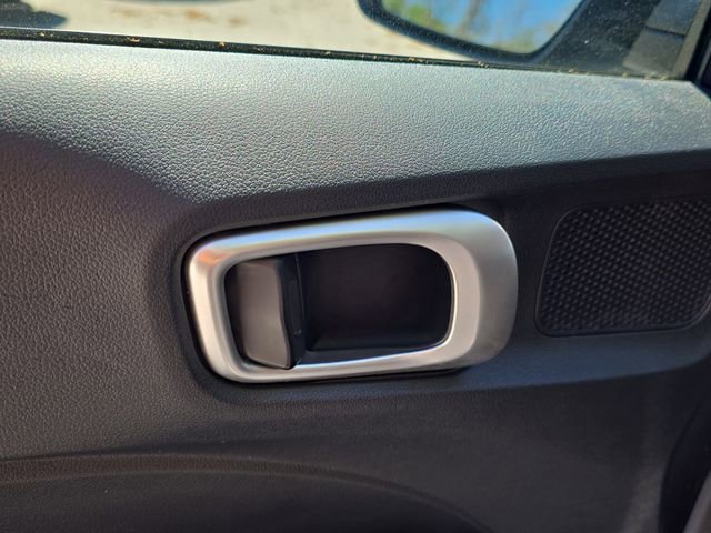 Used 2023 Hyundai Venue SE image 18