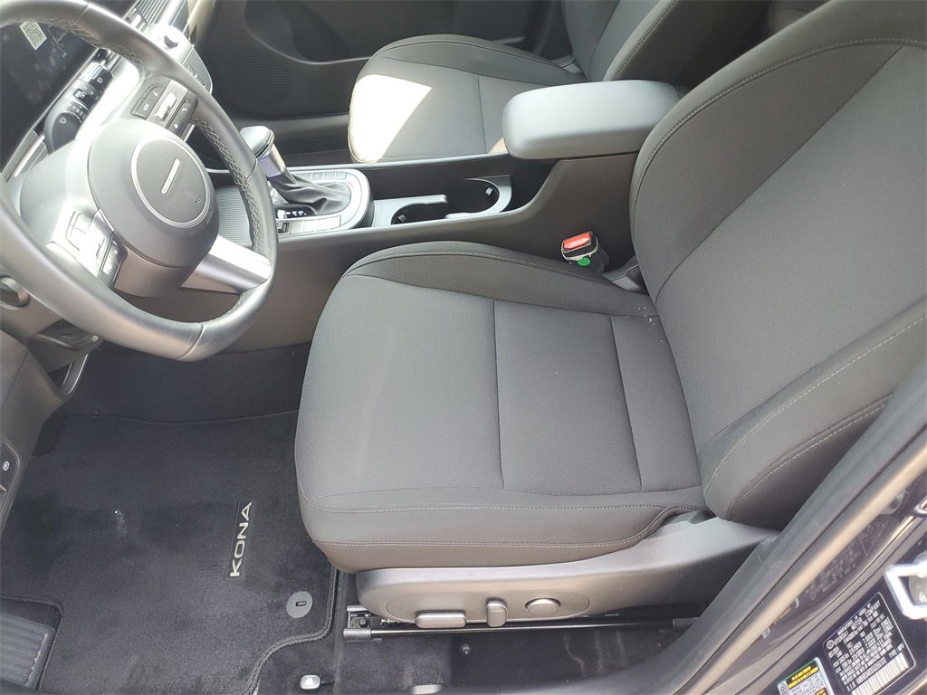 Used 2025 Hyundai Kona SEL image 17