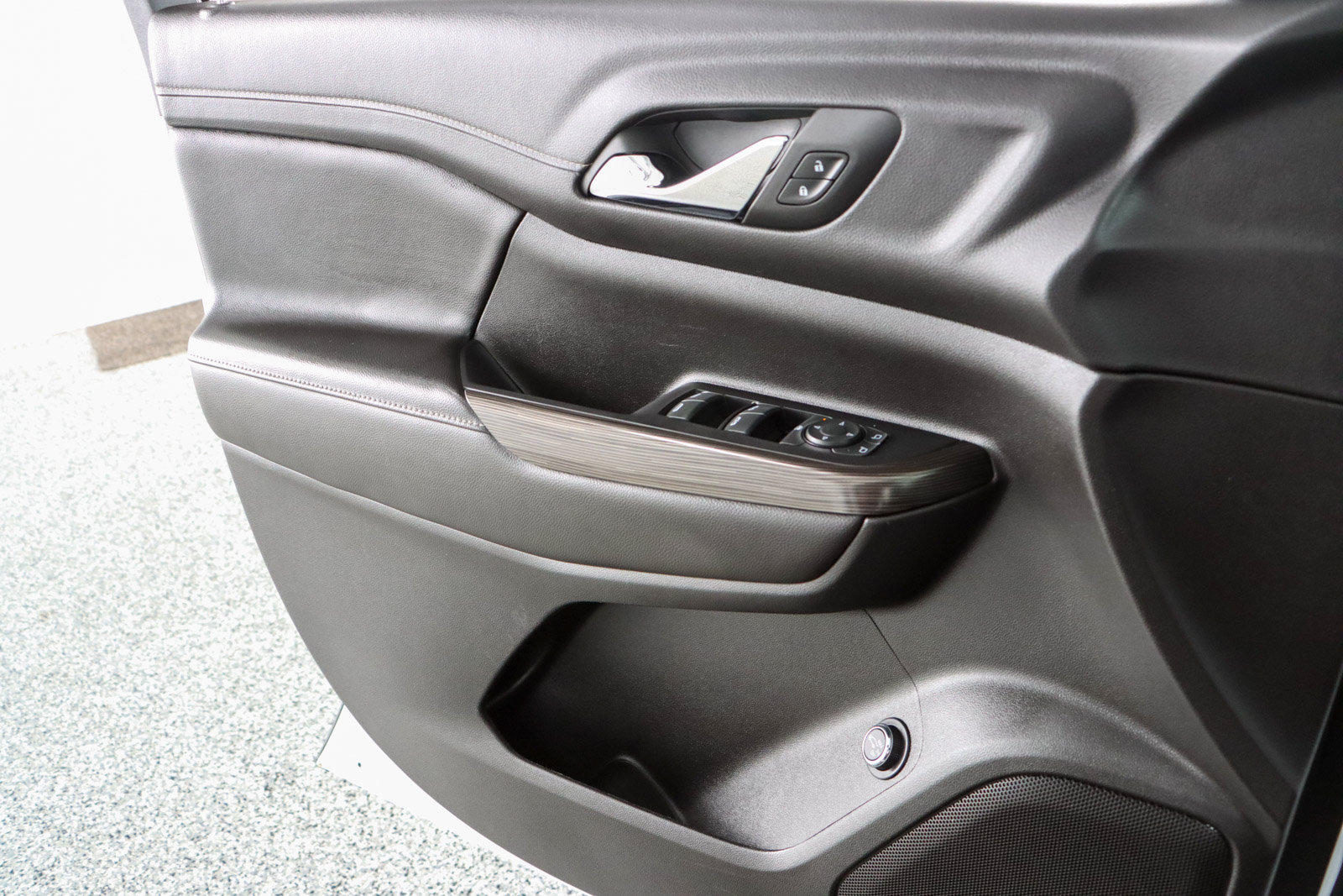Used 2023 GMC Acadia SLT FWD image 22