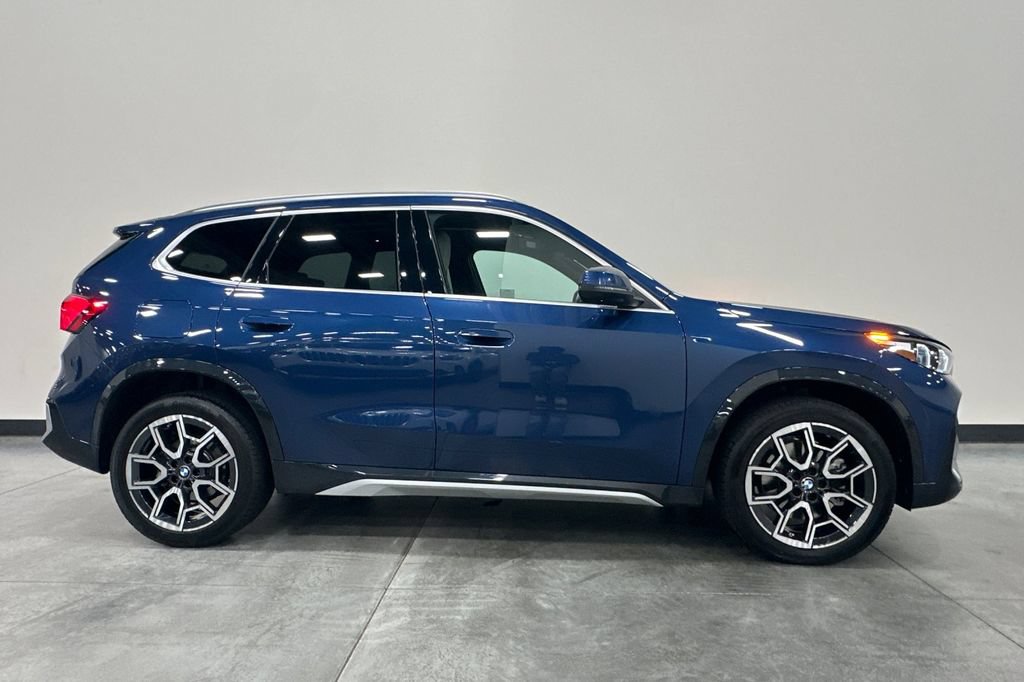 Used 2025 BMW X1 xDrive28i w/ Technology Package AWD/4WD image 3
