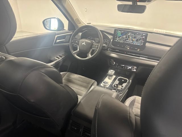 Used 2025 Mitsubishi Outlander SE FWD image 23