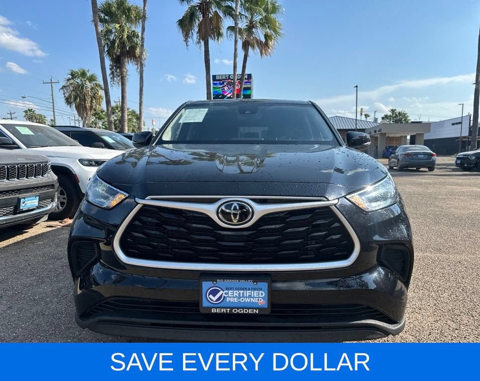 Used 2023 Toyota Highlander L FWD image 2