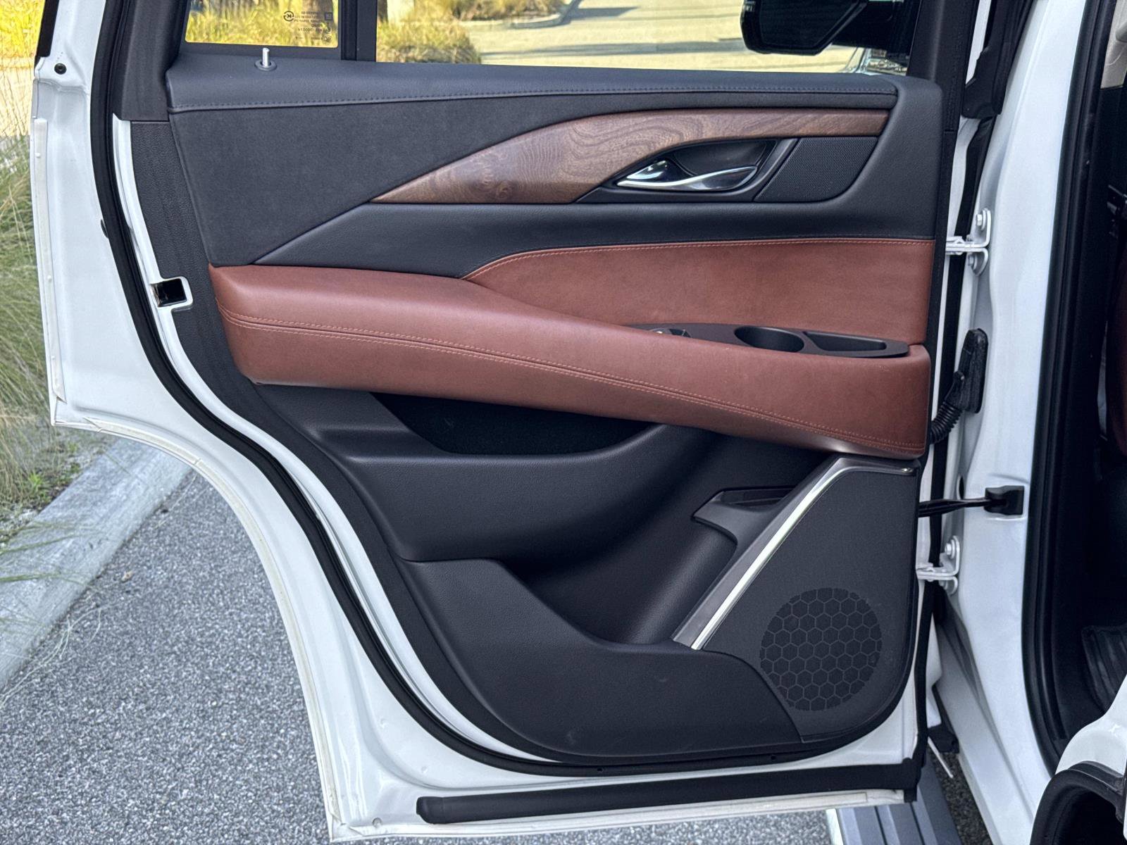 Used 2019 Cadillac Escalade Premium Luxury image 13