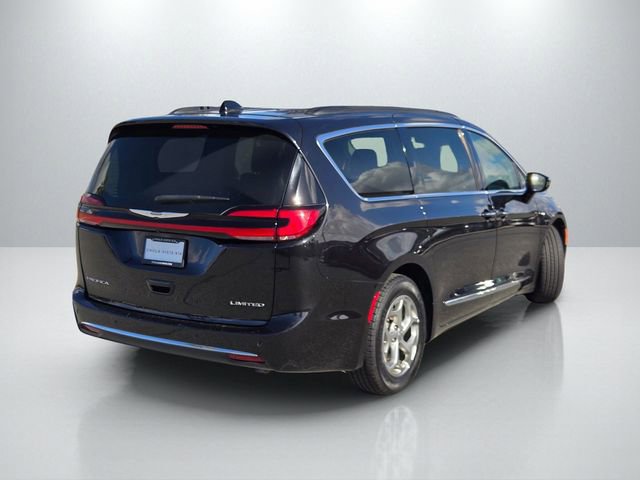 Used 2023 Chrysler Pacifica Limited image 4