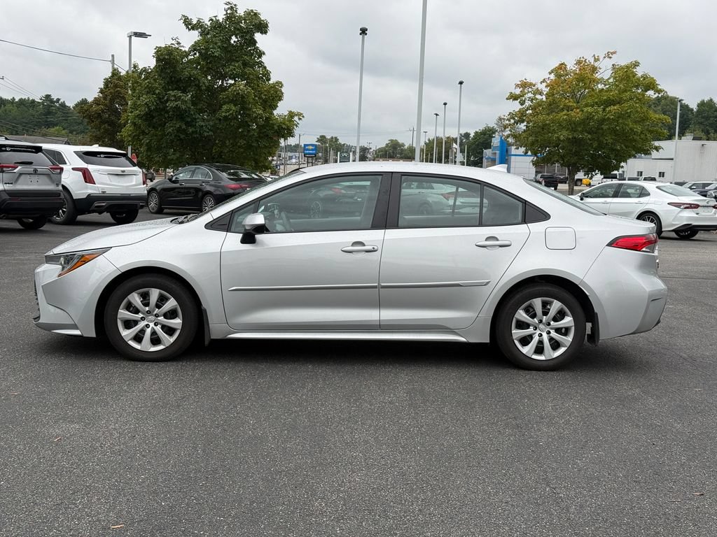 Used 2023 Toyota Corolla LE FWD image 2