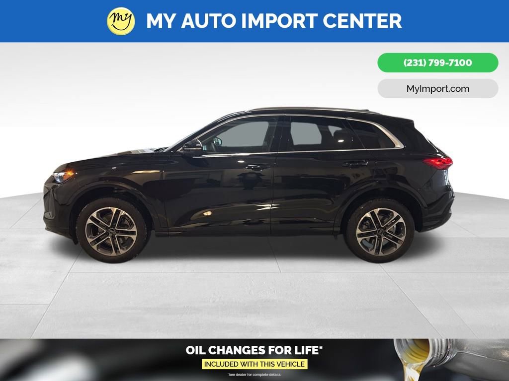 Used 2025 Audi Q5 Premium w/ Convenience Package image 4