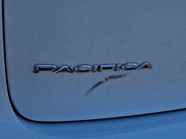 Used 2023 Chrysler Pacifica Touring-L image 35