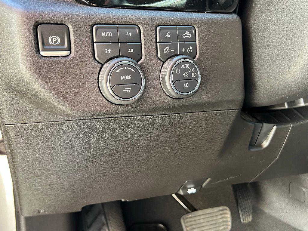 Used 2025 Chevrolet Silverado 3500 LT w/ All Star Edition image 33