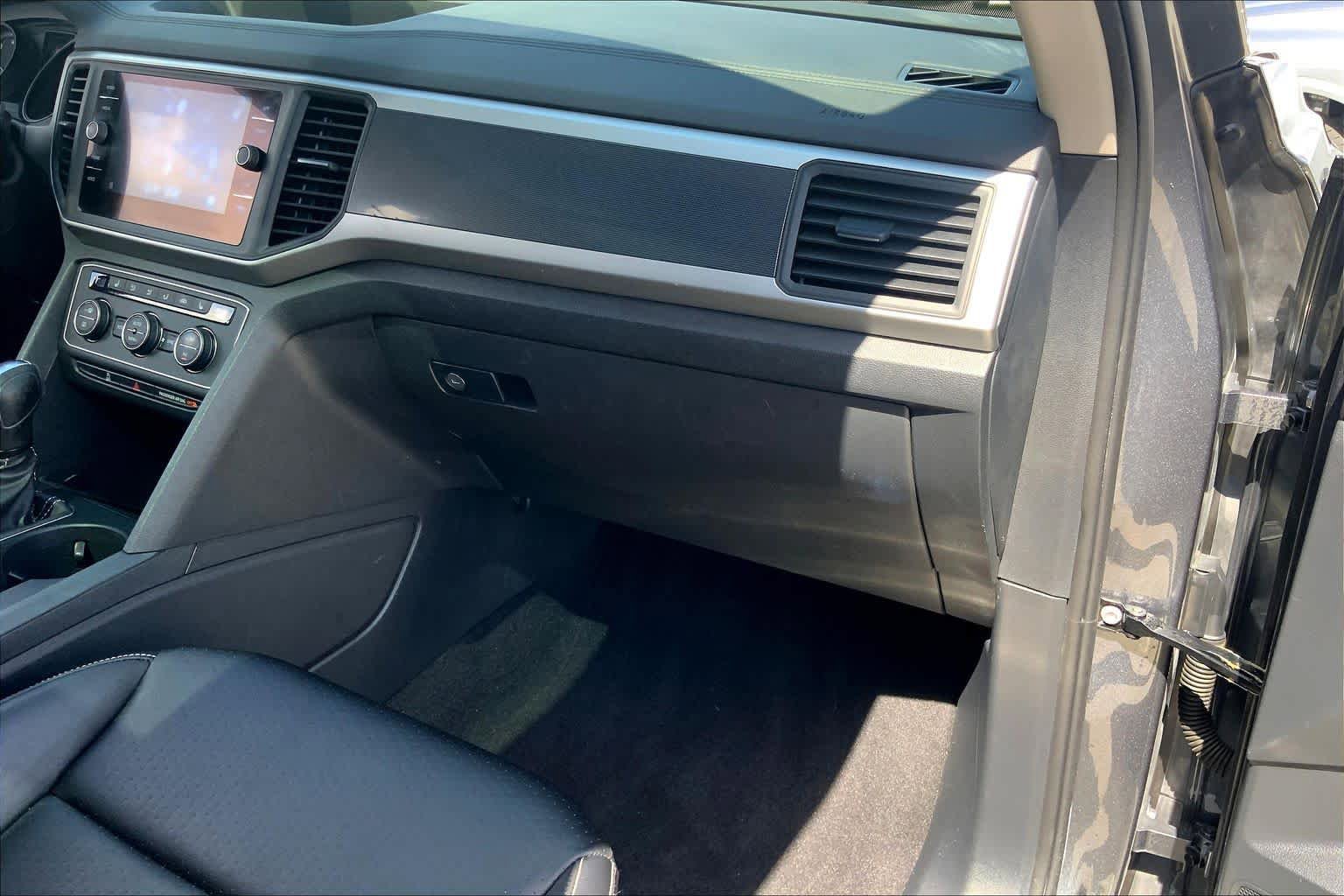 Used 2021 Volkswagen Atlas SE w/ Panoramic Sunroof Package image 18