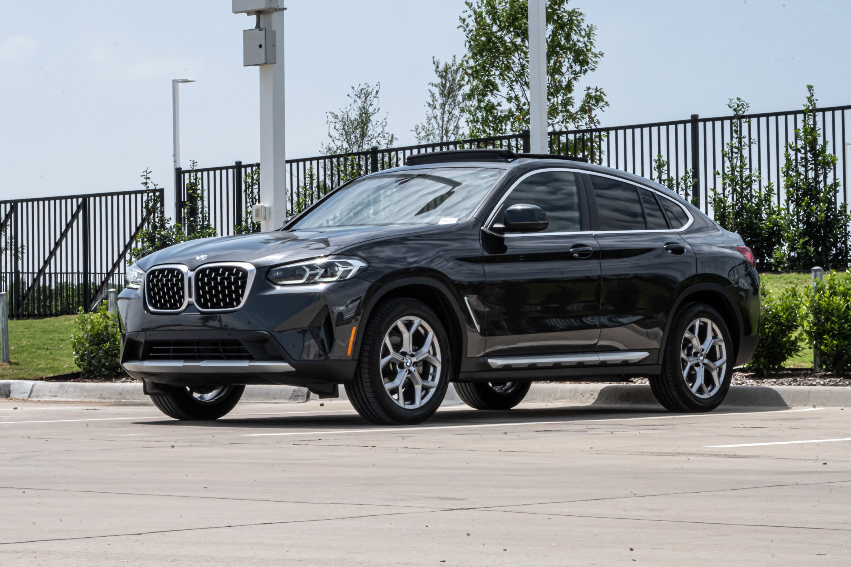 Certified 2025 BMW X4 xDrive30i AWD/4WD image 5