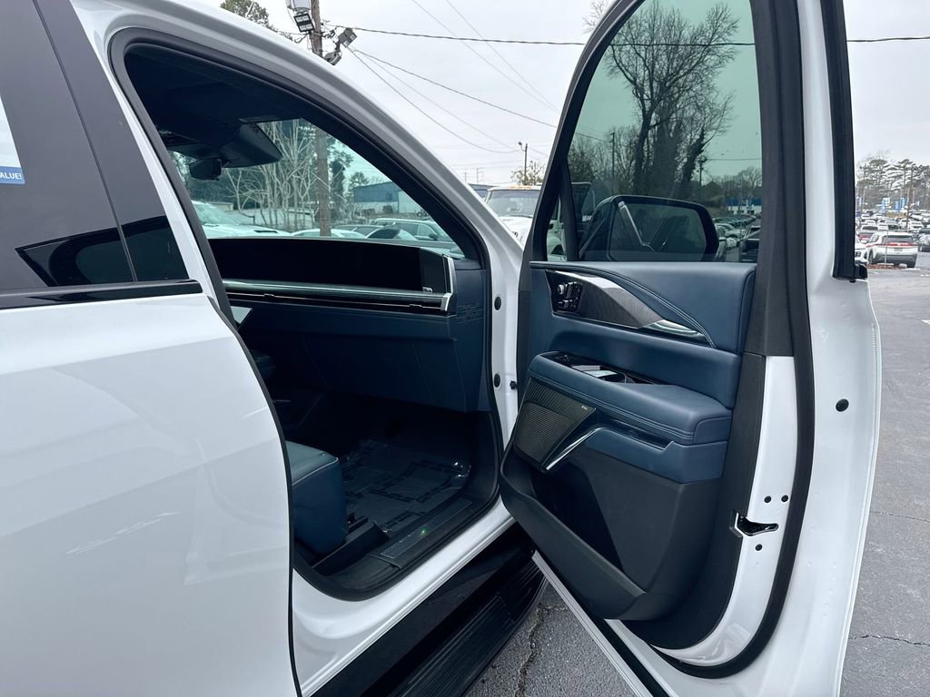 Used 2025 Cadillac Escalade IQ Luxury 2 image 31