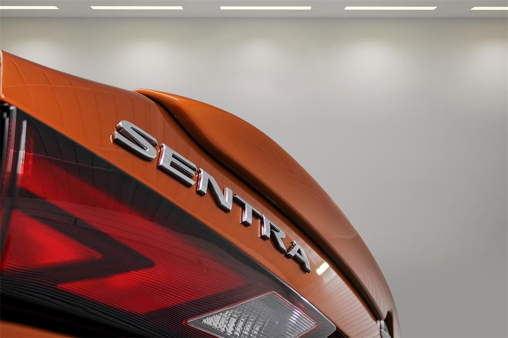 Used 2025 Nissan Sentra SR w/ SR Premium Package image 16