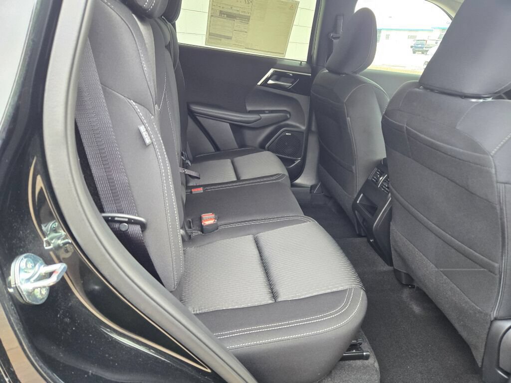 New 2026 Mitsubishi Outlander ES AWD/4WD image 7