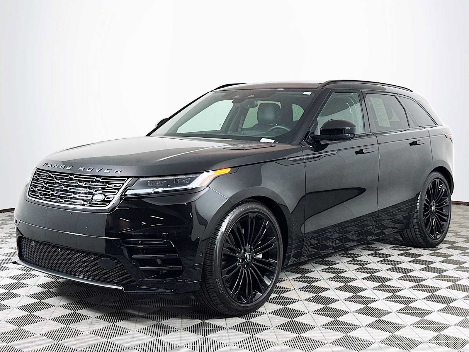 Used 2026 Land Rover Range Rover Velar Dynamic SE AWD/4WD video 1