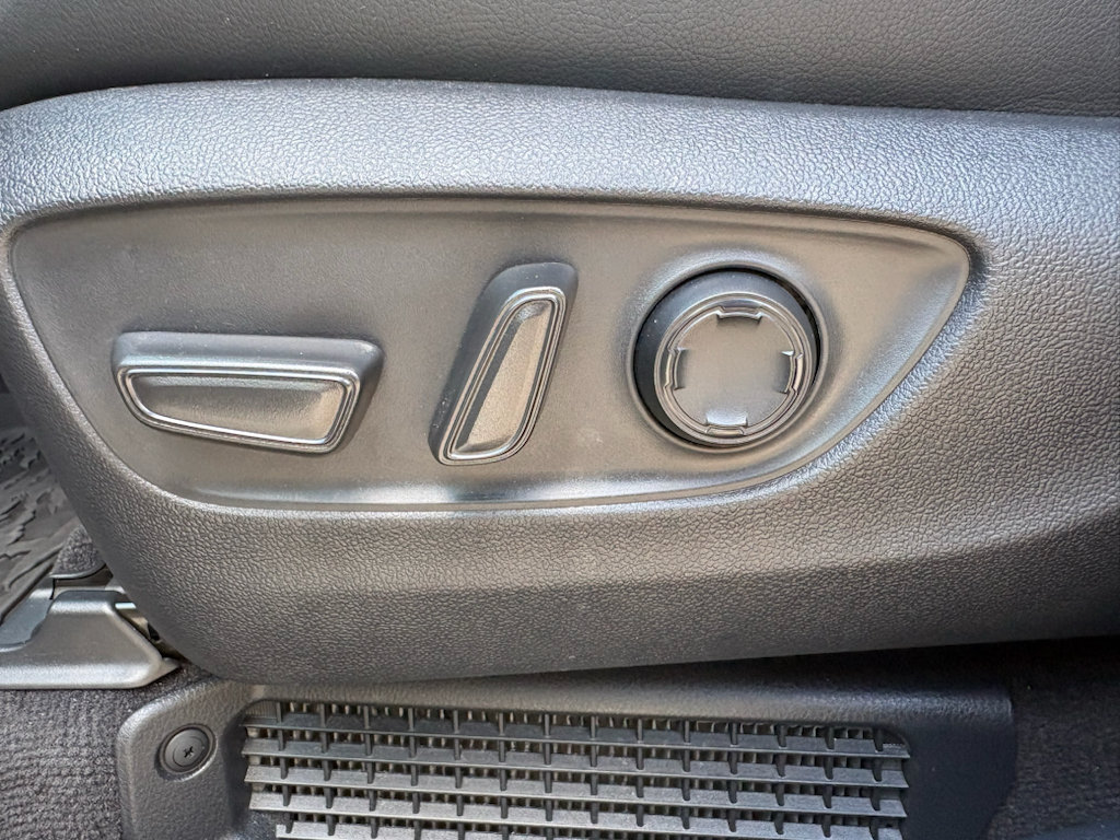Used 2025 Toyota Sienna XLE Woodland Edition AWD/4WD image 27