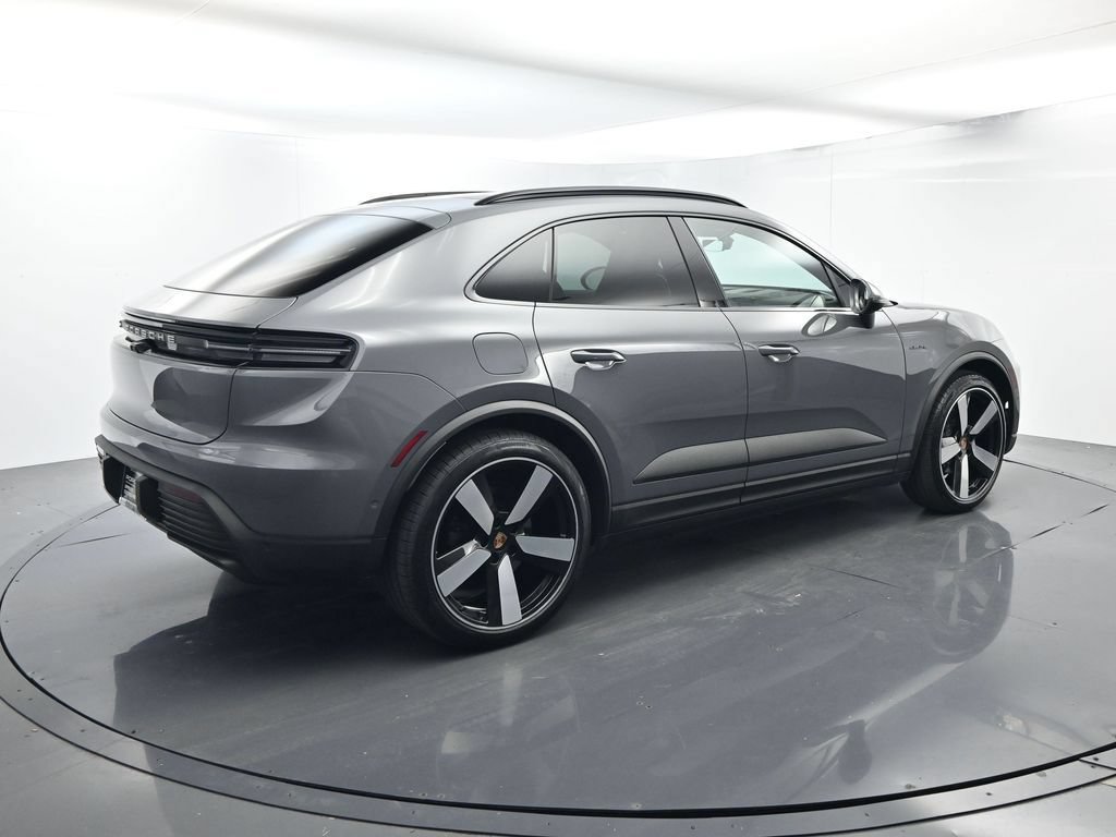 Certified 2025 Porsche Macan Electric RWD image 15