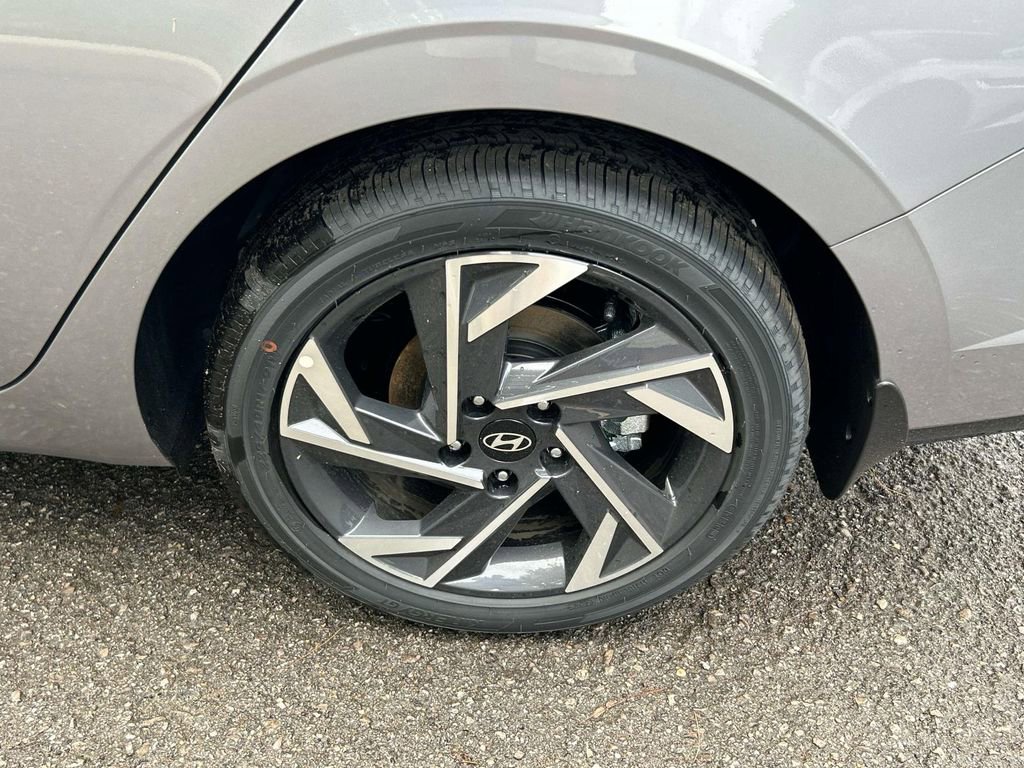 New 2025 Hyundai Elantra SEL FWD image 11
