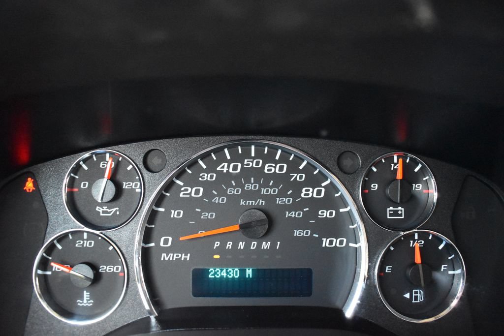 Used 2024 Chevrolet Express 2500 w/ Driver Convenience Package RWD image 16
