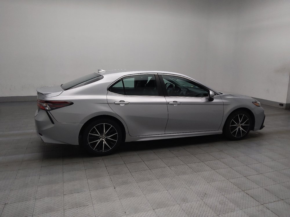 Used 2022 Toyota Camry SE image 10