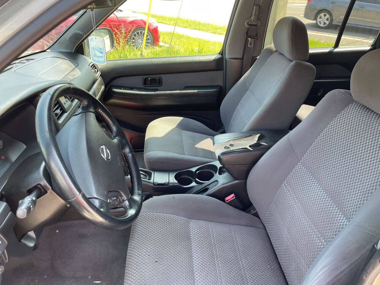 Used 2002 Nissan Pathfinder SE image 9