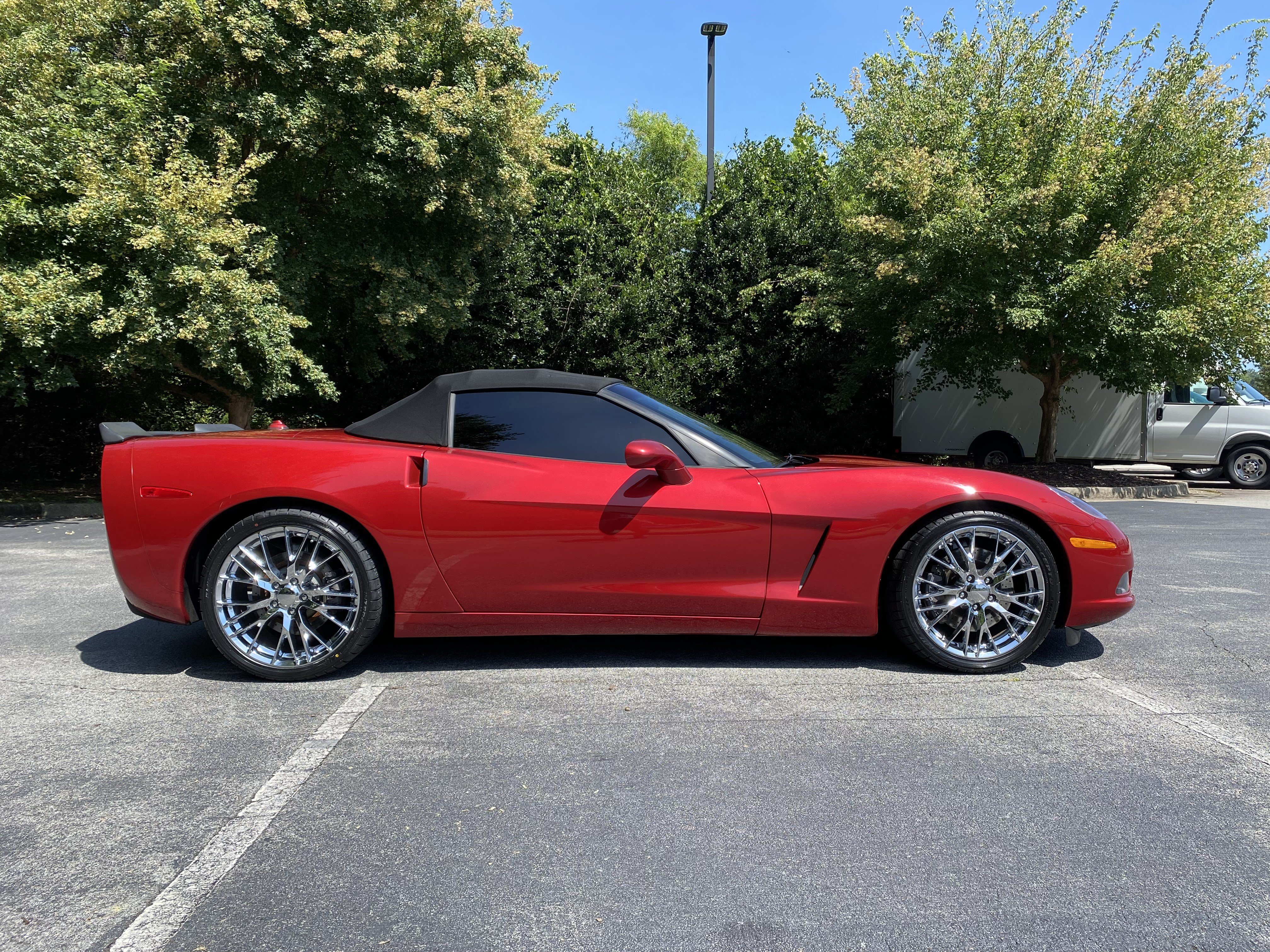 Used 2005 Chevrolet Corvette Convertible w/ Preferred Equipment Group RWD image 10