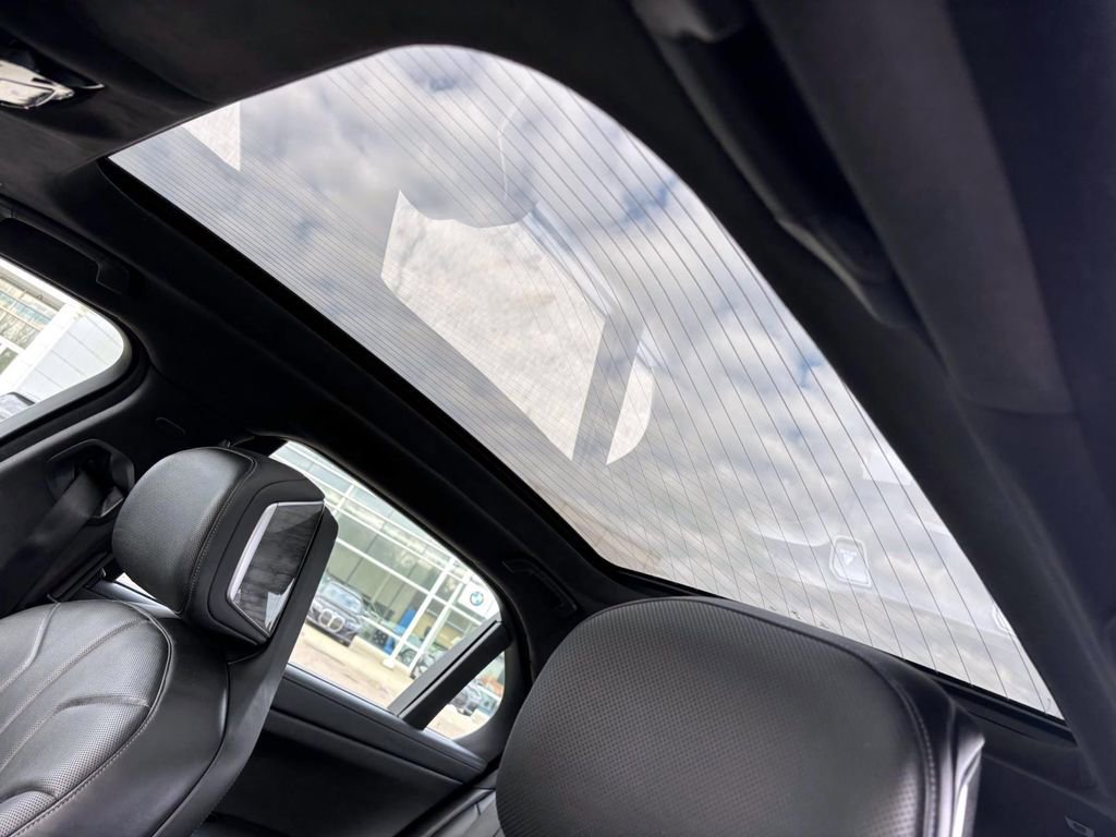 Used 2024 BMW 760i xDrive w/ Executive Package image 25