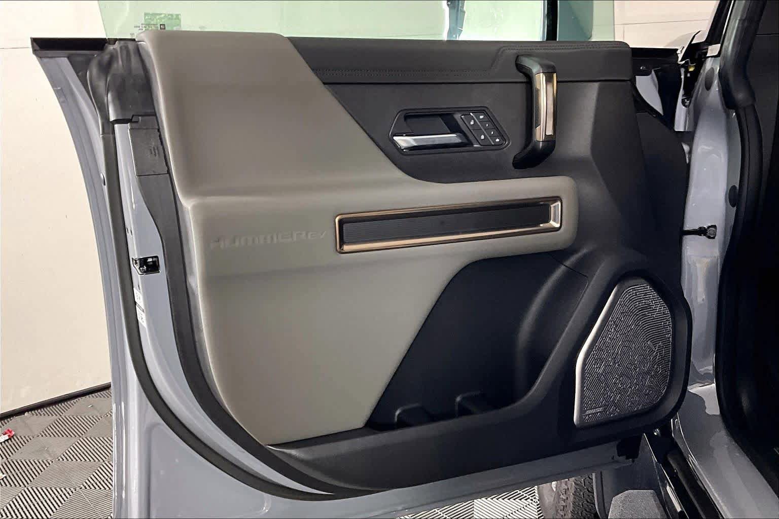 Certified 2025 GMC Hummer EV 2X w/ LPO, Sport Package image 19