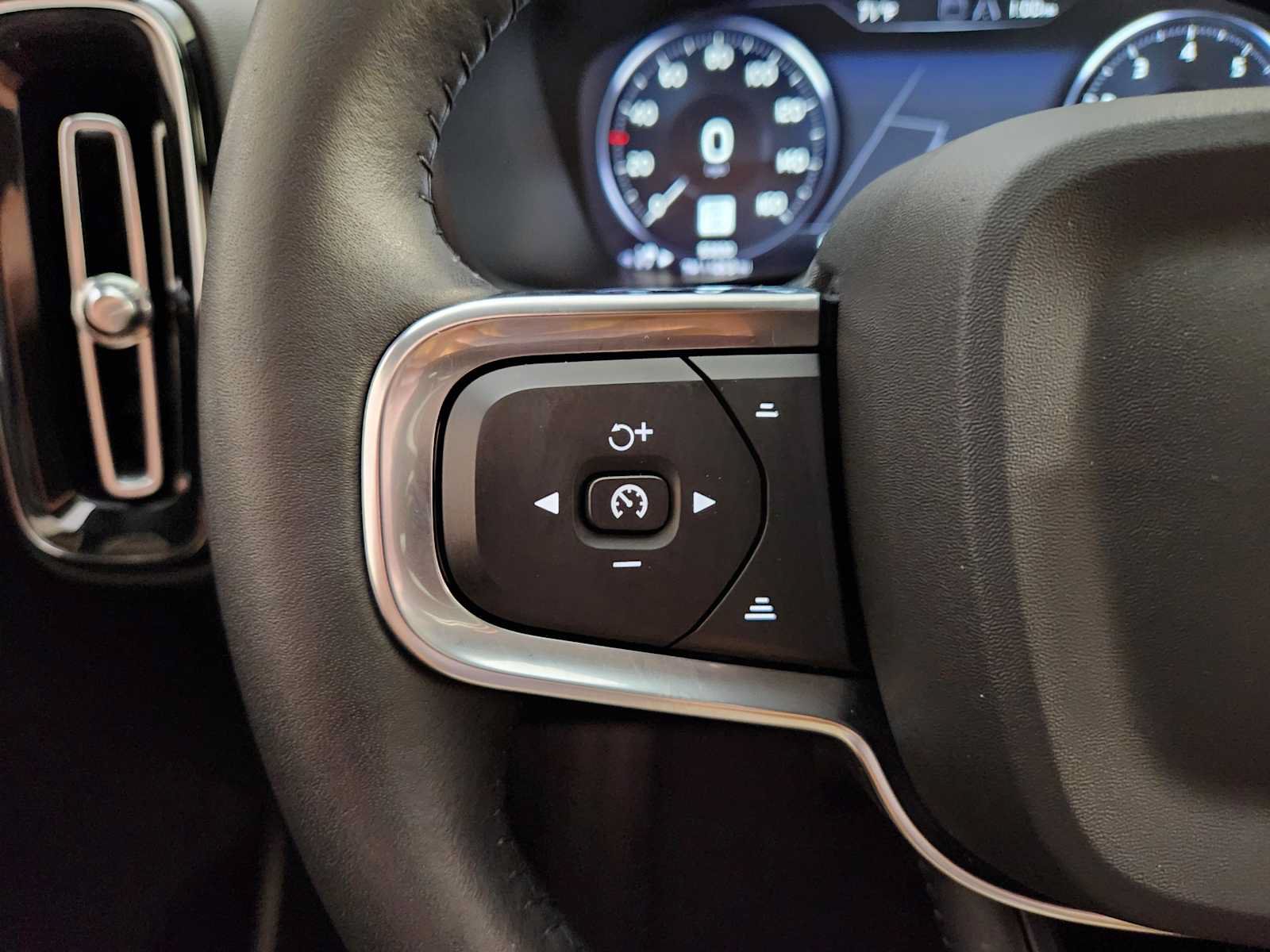 Used 2021 Volvo XC40 T5 Inscription w/ Protection Package Premier AWD/4WD image 26