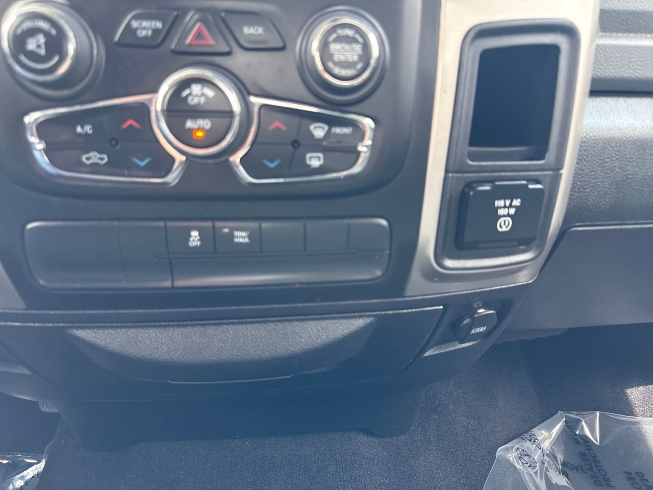 Used 2019 RAM 1500 Classic SLT w/ Luxury Group image 21