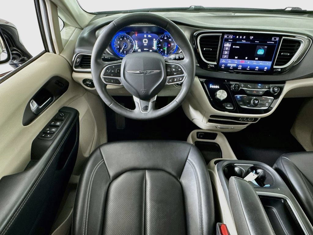Used 2024 Chrysler Pacifica Touring-L FWD image 21