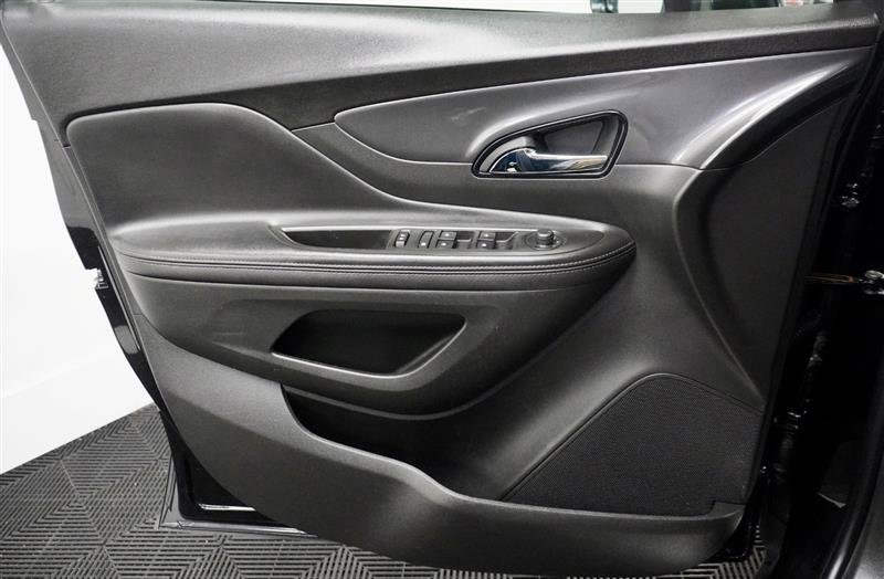 Used 2020 Buick Encore Preferred image 31