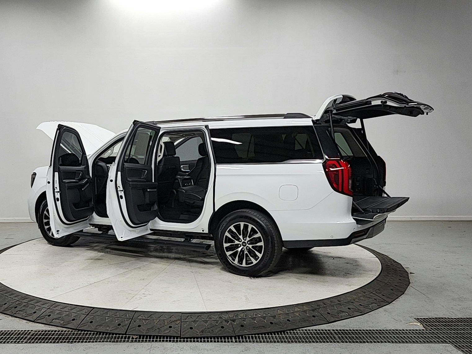 Used 2025 Ford Expedition Max Platinum image 13