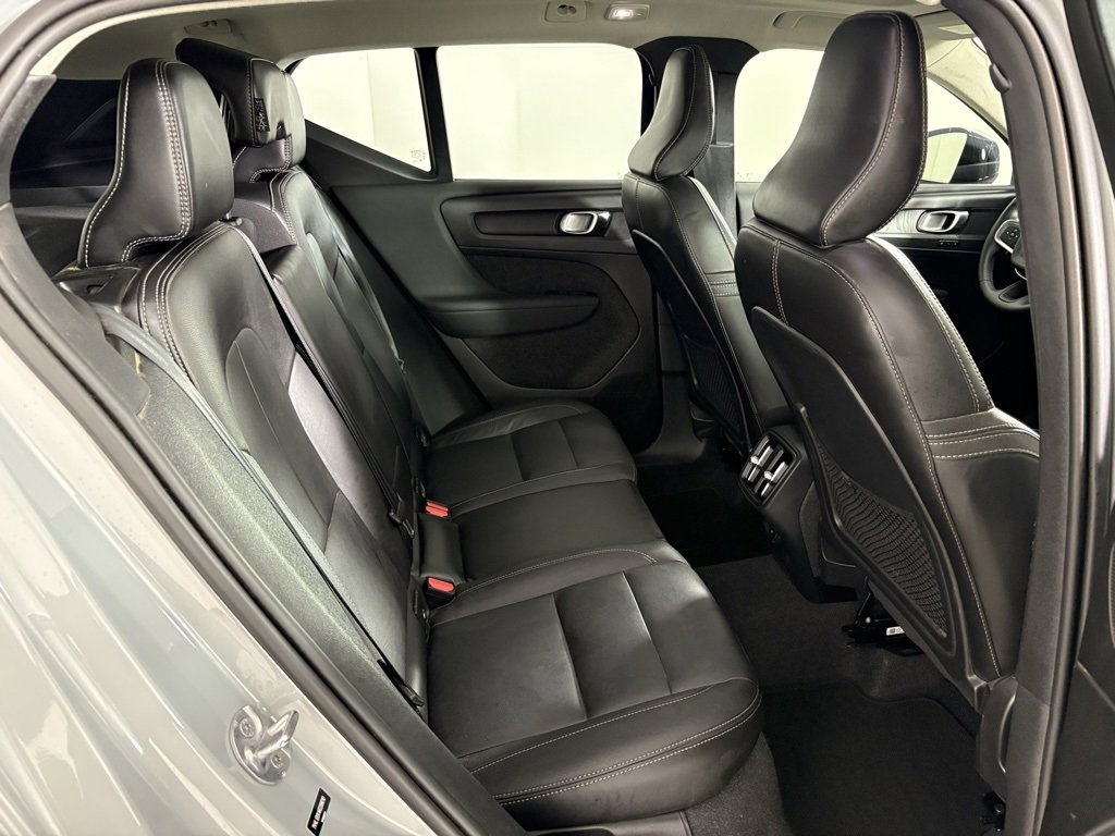 Used 2024 Volvo XC40 B5 Core image 38