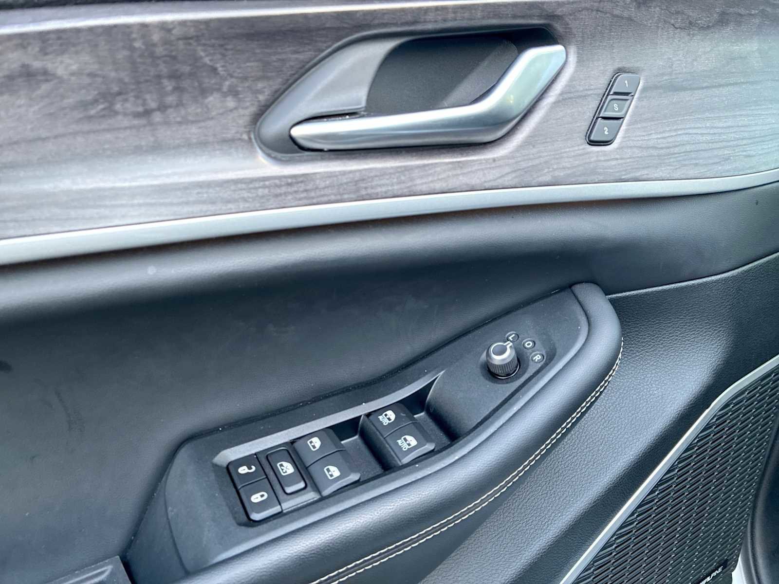 Used 2022 Jeep Grand Cherokee Limited 4xe image 24