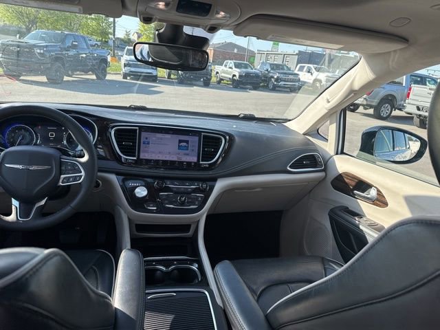 Used 2024 Chrysler Pacifica Limited image 33