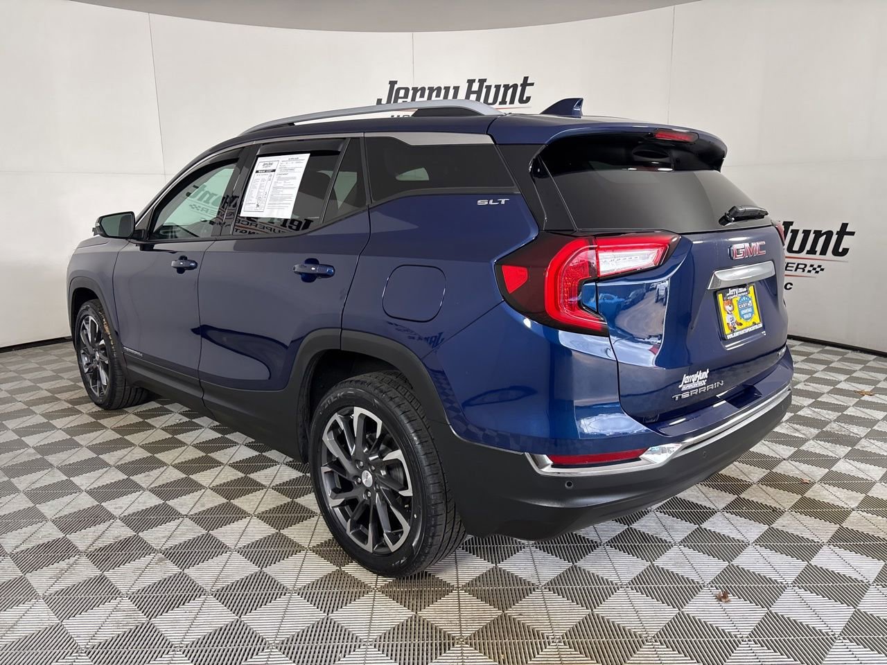 Used 2022 GMC Terrain SLT w/ LPO, Floor Liner Package image 7