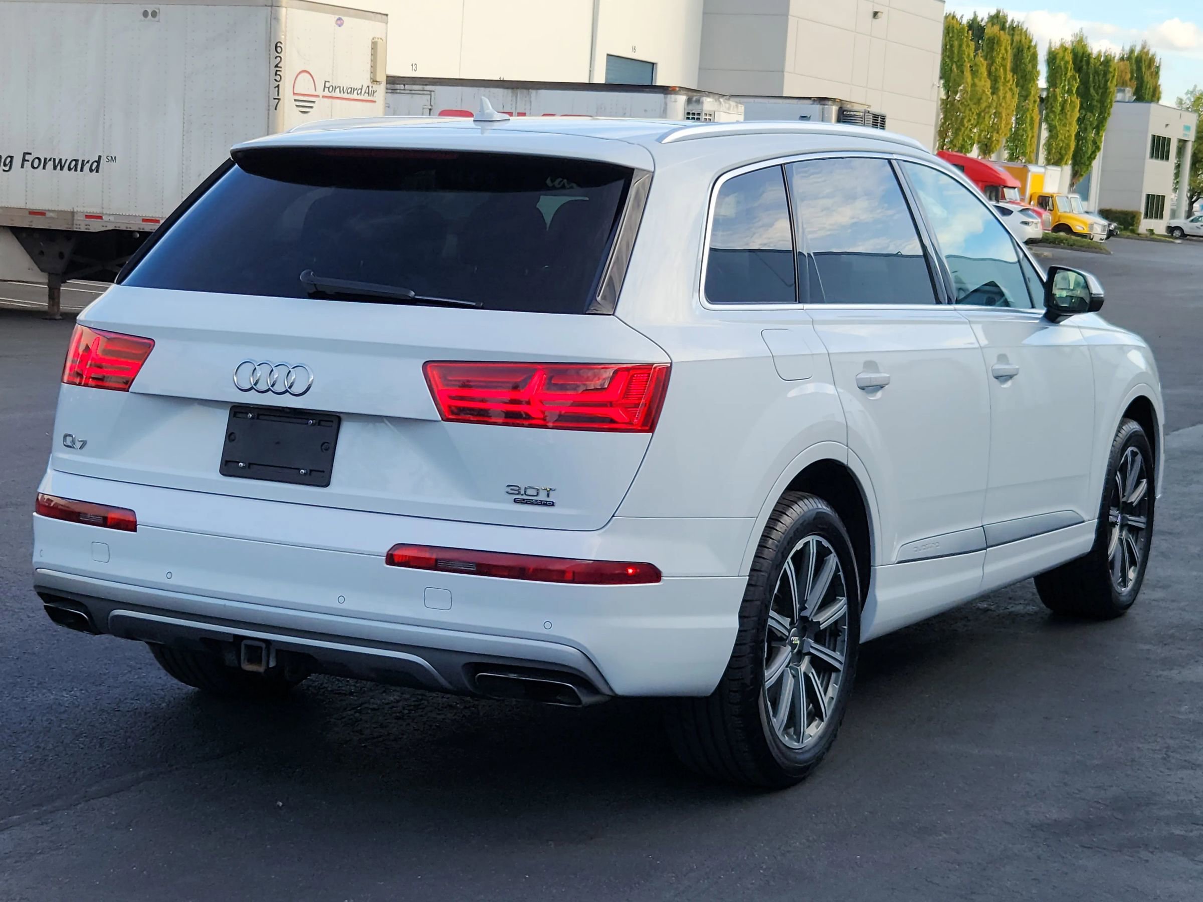 Used 2017 Audi Q7 3.0T Premium Plus image 4