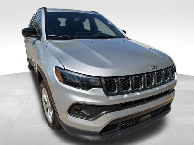 Used 2024 Jeep Compass Latitude image 4