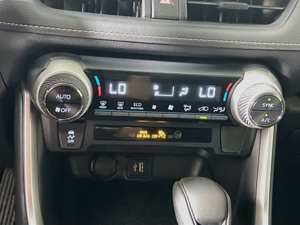 Used 2025 Toyota RAV4 XLE AWD/4WD image 25