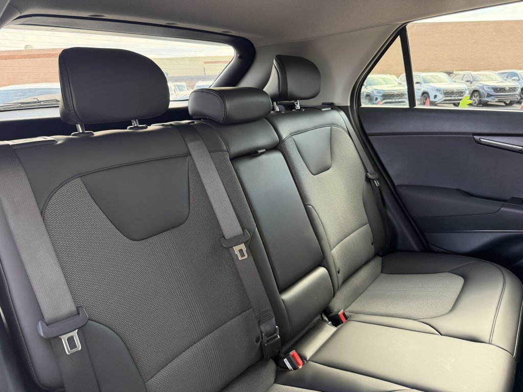 Used 2024 Kia Niro EX FWD image 37