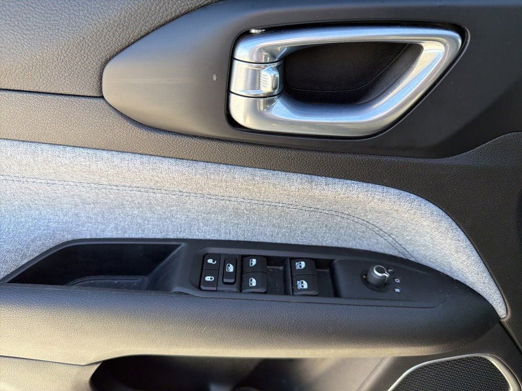 Used 2024 Jeep Compass Latitude image 15