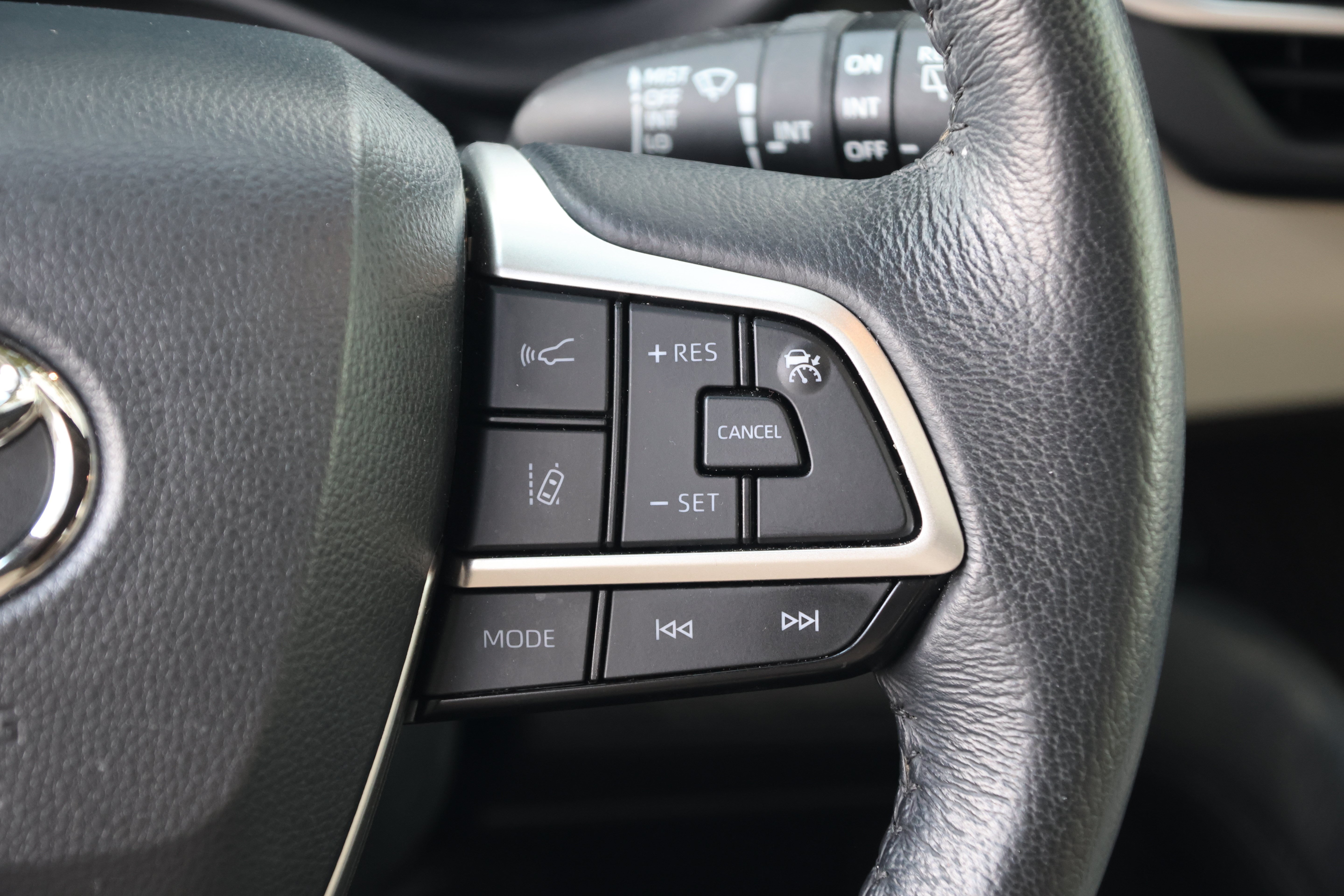 Used 2024 Toyota Sienna XLE w/ XLE Plus Package FWD image 29