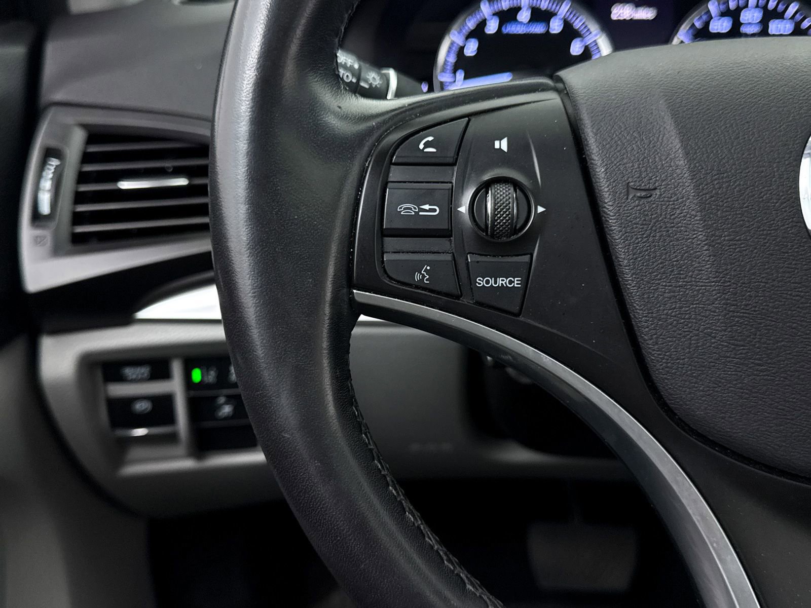 Used 2020 Acura MDX FWD image 28